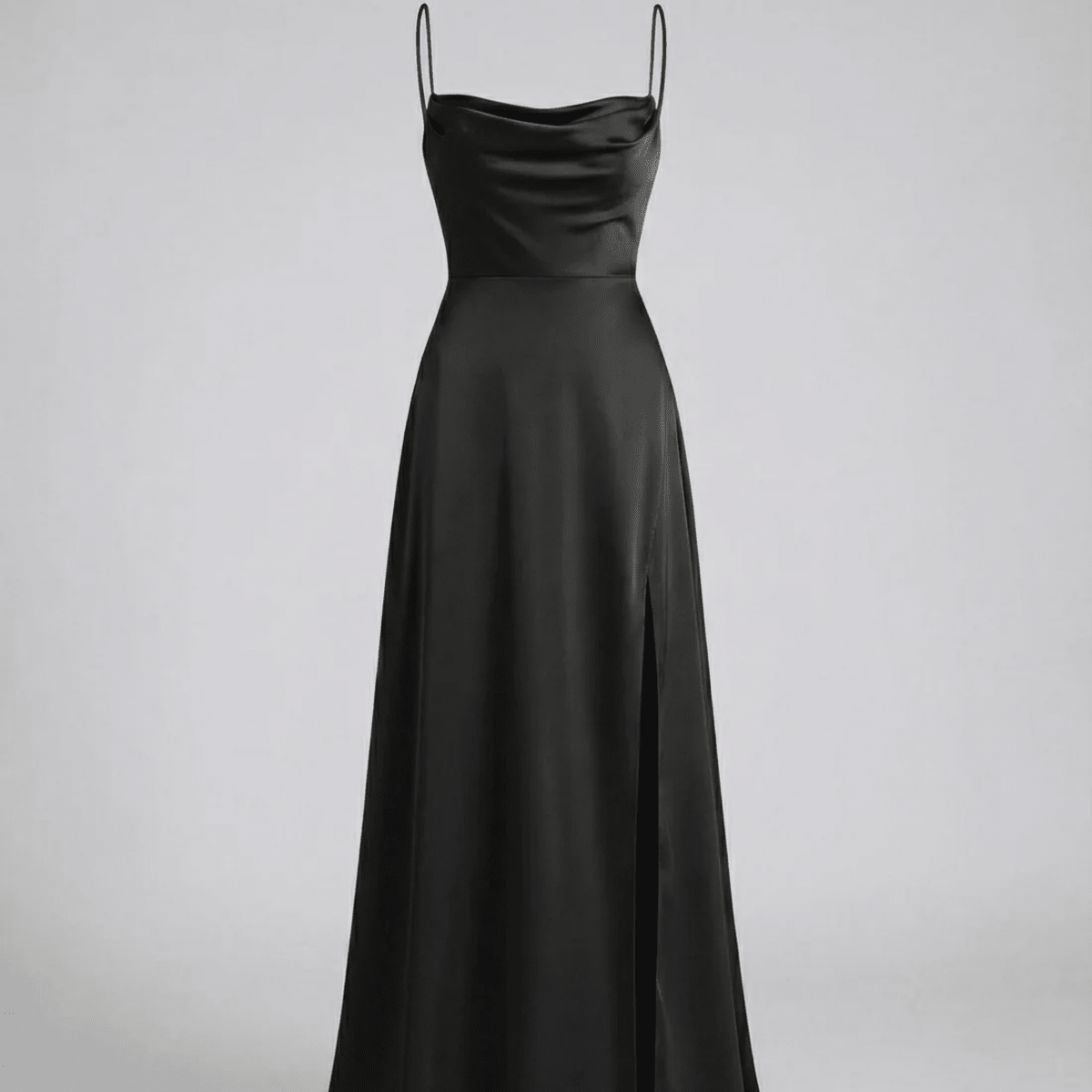 Elegantes Maxikleid mit Wasserfallausschnitt und Schlitz