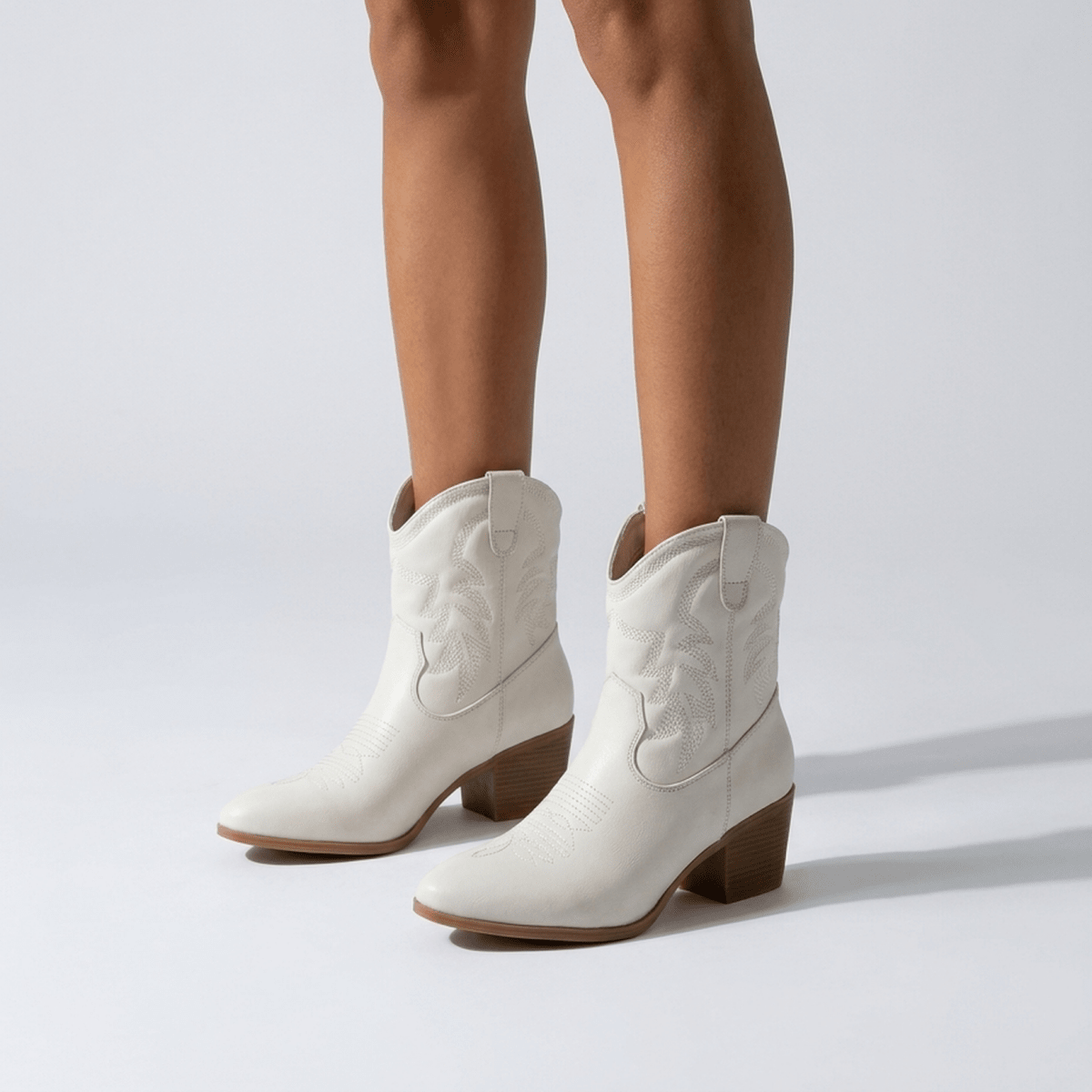 ITERPUB::cold-frugaze-16597393408349::01-hero_a_footwear