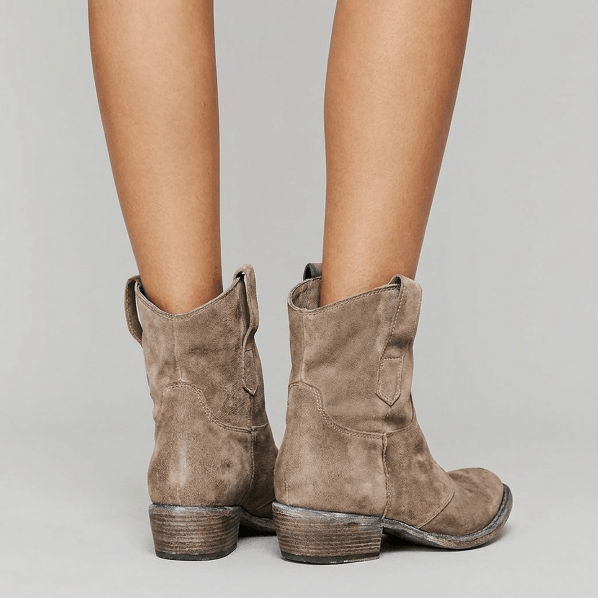 ITERPUB::cold-frugaze-16544609829213::02-hero_back_footwear