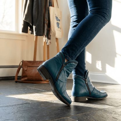 ITERPUB::cold-frugaze-16502990700893::02-hero_back_footwear