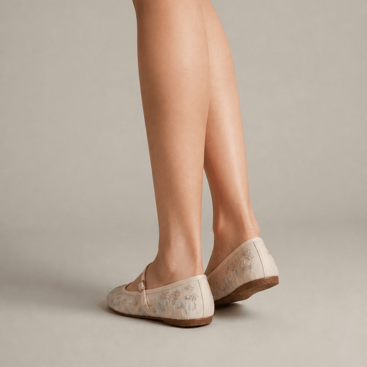 ITERPUB::cold-frugaze-16395972247901::02-hero_back_footwear