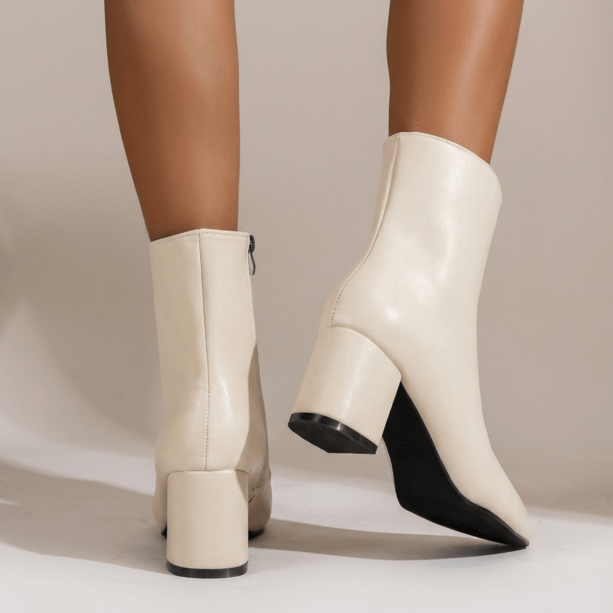 ITERPUB::cold-frugaze-16582229655901::02-hero_back_footwear