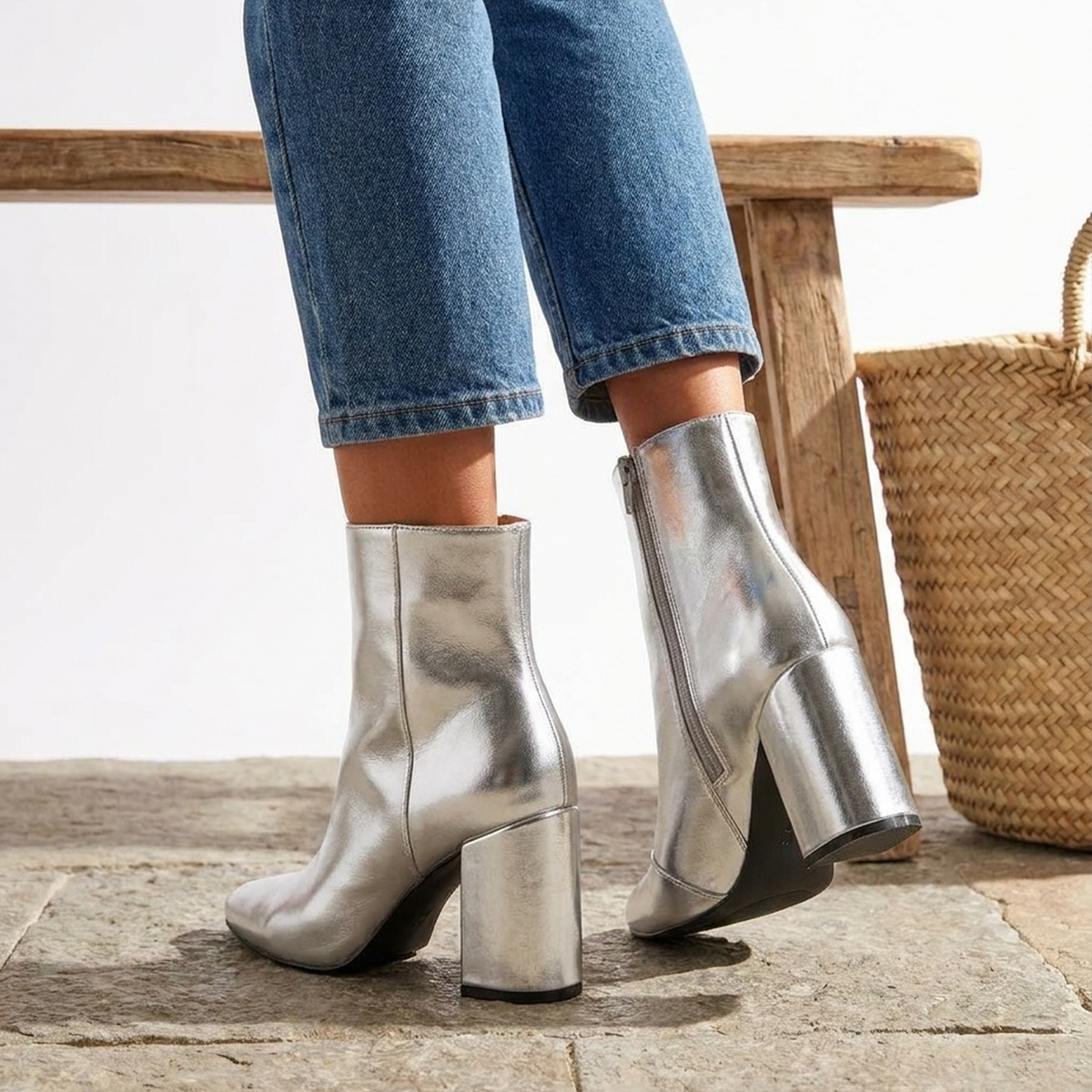 ITERPUB::cold-frugaze-16518356042077::02-hero_back_footwear