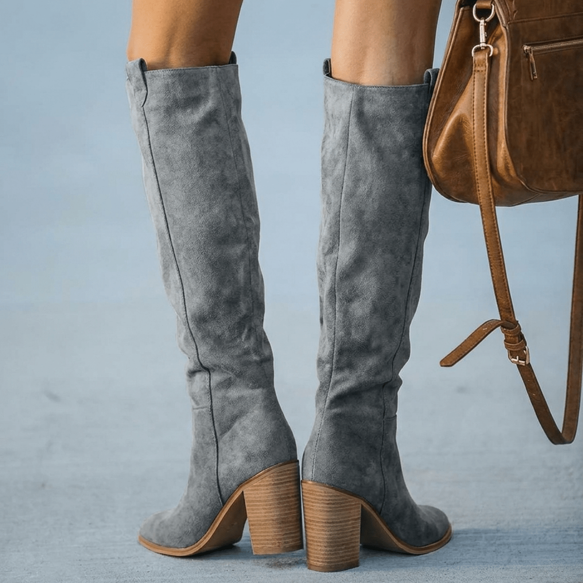 ITERPUB::cold-frugaze-16597404287325::02-hero_back_footwear