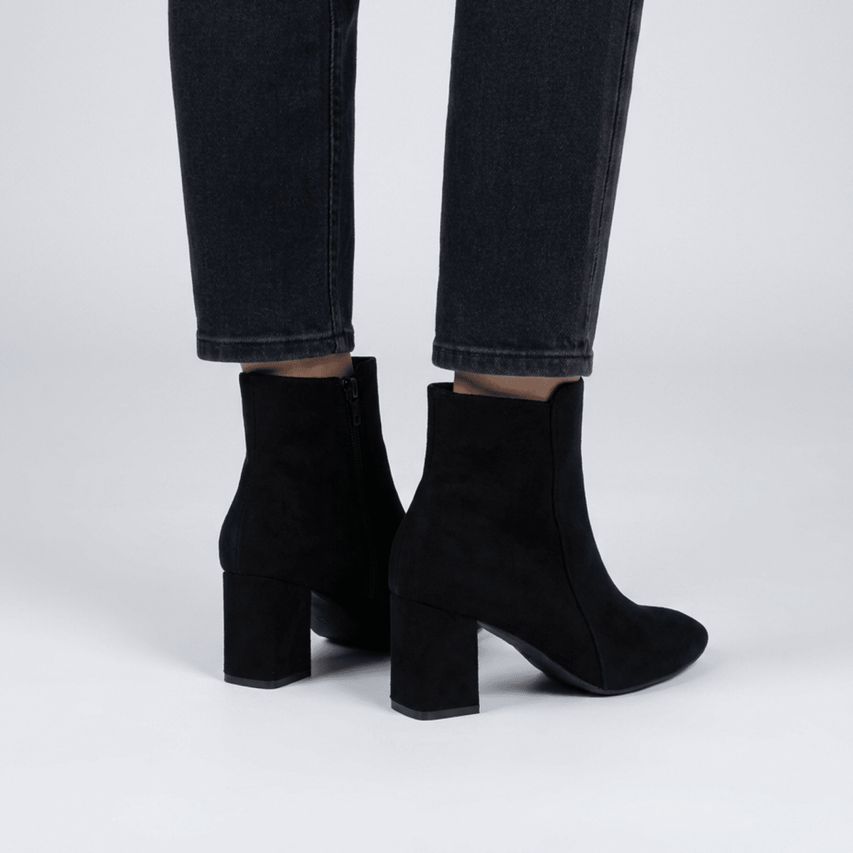 ITERPUB::cold-frugaze-16597401141597::02-hero_back_footwear