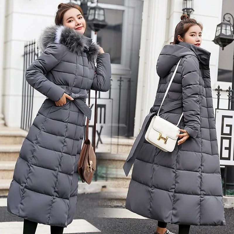 Noa | Abrigo largo acolchado de invierno para mujer con capucha de pelo y cinturón