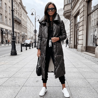 Chic Zip-Up Winter Coat for Modern Commuter Outfits