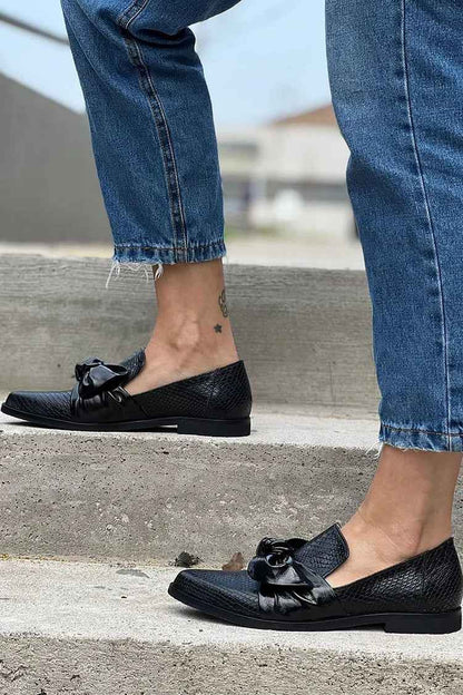 Pointed Toe Bow Detail Slip-On Loafers