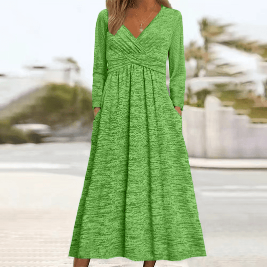Vestido midi favorecedor con silueta relajada  