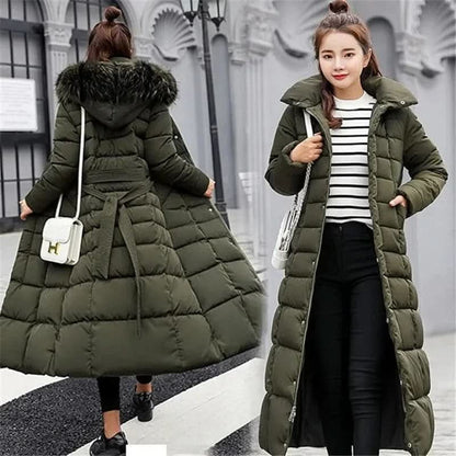 Noa | Abrigo largo acolchado de invierno para mujer con capucha de pelo y cinturón