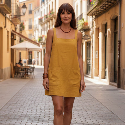 Mini-Kleid mit quadratischem Ausschnitt