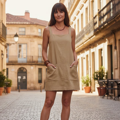 Mini-Kleid mit quadratischem Ausschnitt