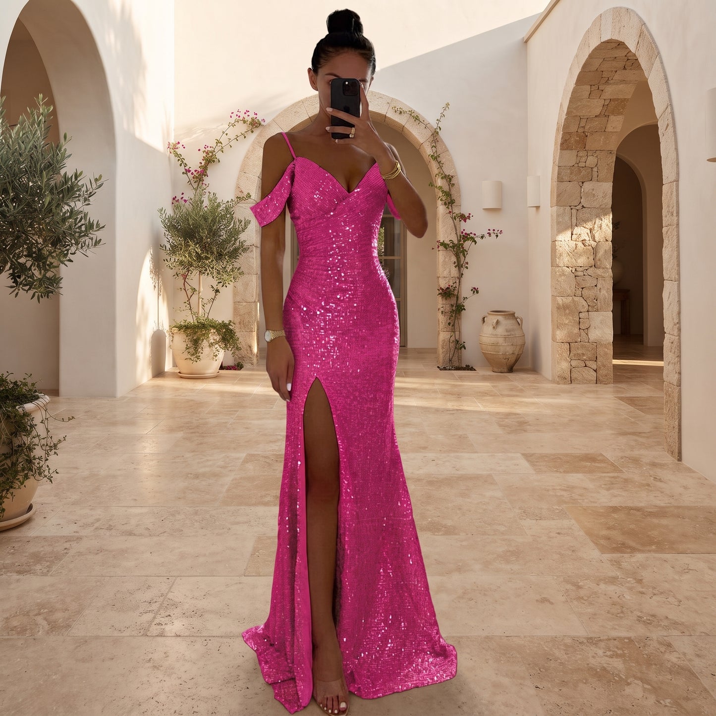 Vestido largo con escote off-shoulder y abertura alta