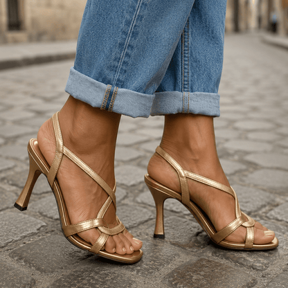 Sandalias de tacón dorado