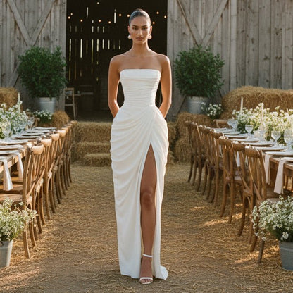 Elegant Floor-Length Dress with a Flattering Silhouette