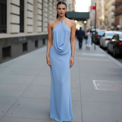 Schmeichelndes Maxikleid mit offenem Rücken und fließendem Schnitt
