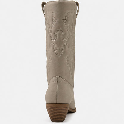 Chic Pointed Western Boots for Modern Outfits