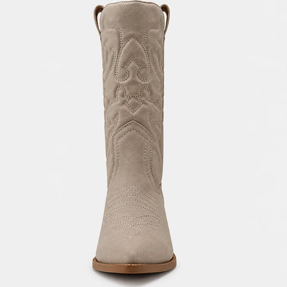Chic Pointed Western Boots for Modern Outfits