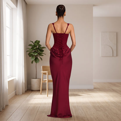 Vestido largo de noche elegante con tirantes finos