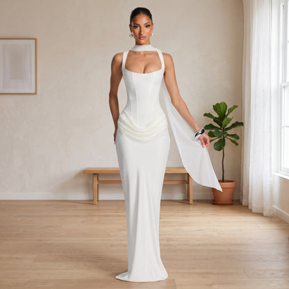 Vestido largo de noche elegante con tirantes finos