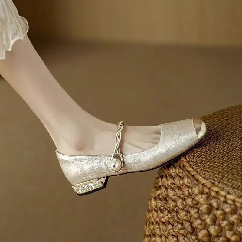 Elegant Pearl Strap Vintage Shoes