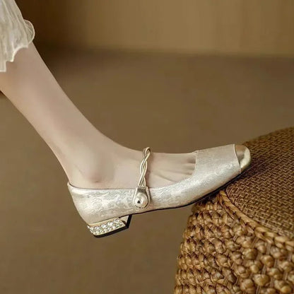 Elegant Pearl Strap Vintage Shoes