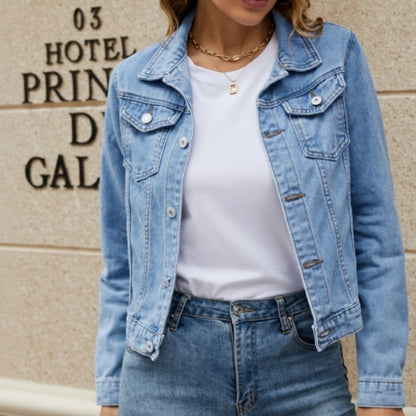 Leichte Jeansjacke mit kariertem Besatz