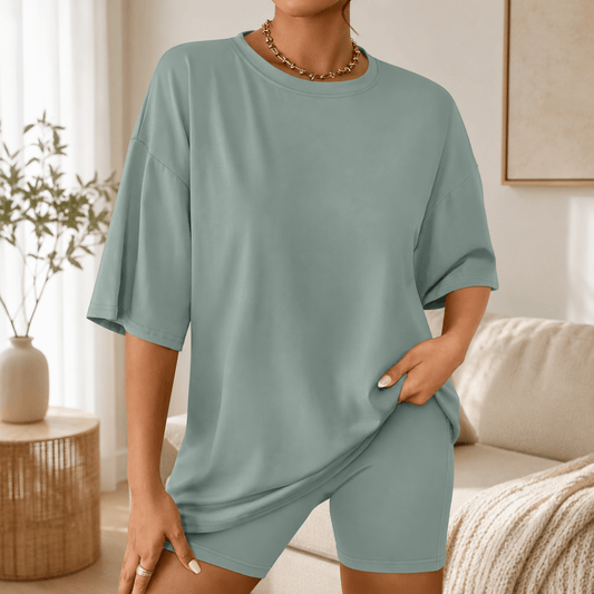 Conjunto de camiseta oversize y shorts de ciclista