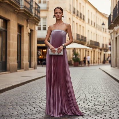 Weiches, plissiertes, trägerloses Maxikleid