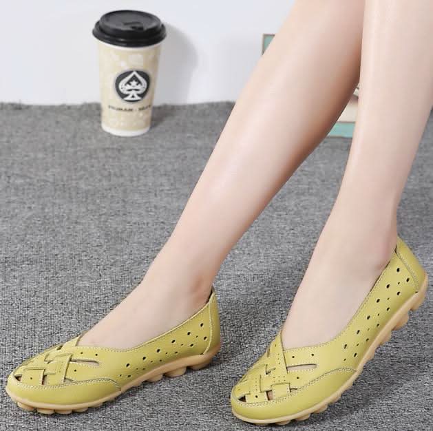 White Round-Toe Ballet Flats for All-Day Wear