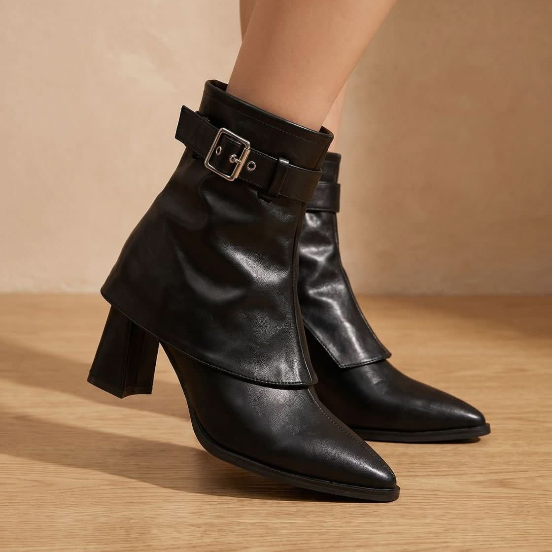 Stiefeletten mit spitzer Zehenpartie