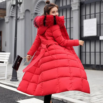 Noa | Abrigo largo acolchado de invierno para mujer con capucha de pelo y cinturón