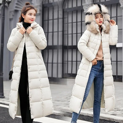 Noa | Abrigo largo acolchado de invierno para mujer con capucha de pelo y cinturón