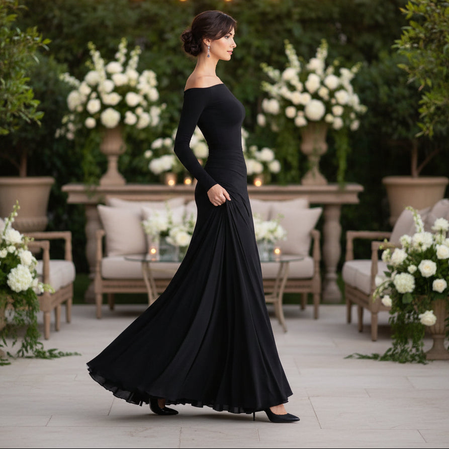 Schwarzes Maxikleid mit Drapierung und langen Ärmeln