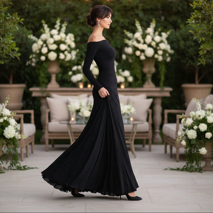 Schwarzes Maxikleid mit Drapierung und langen Ärmeln