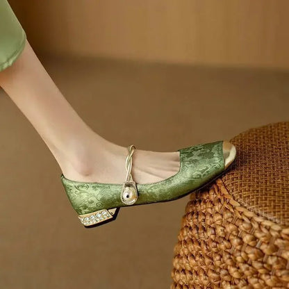 Elegant Pearl Strap Vintage Shoes