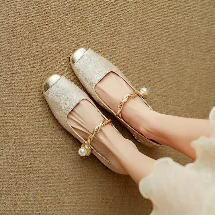 Elegant Pearl Strap Vintage Shoes