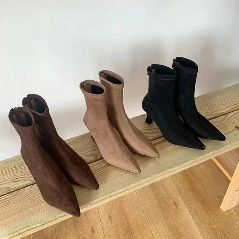 Spitz zulaufende Stiletto-Ankle-Boots