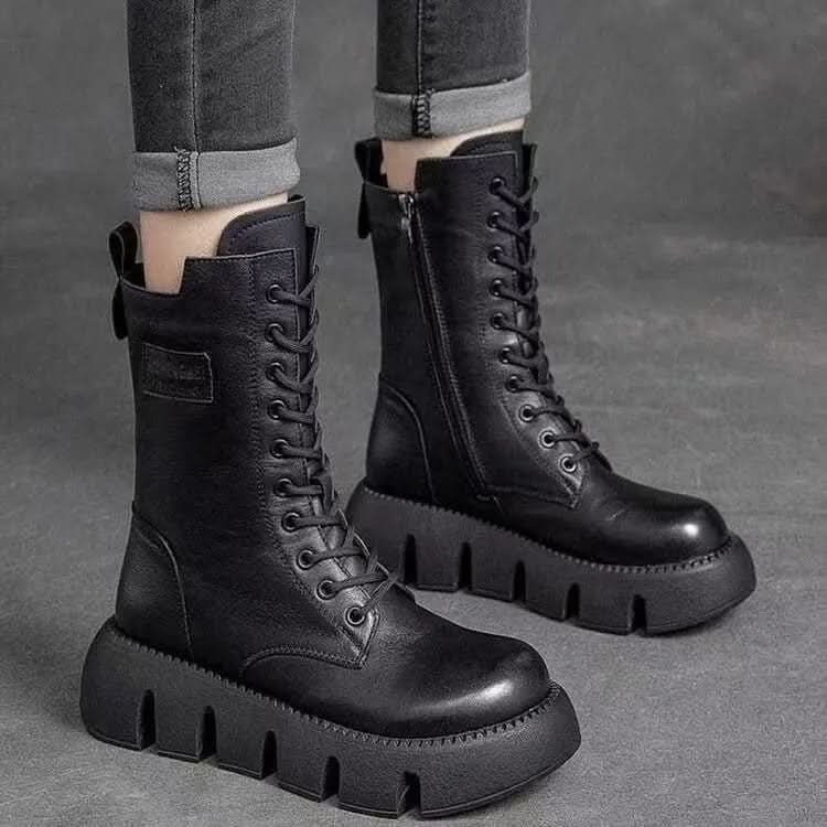Plateau-Stiefel für einen ausdrucksstarken Alltagsstil